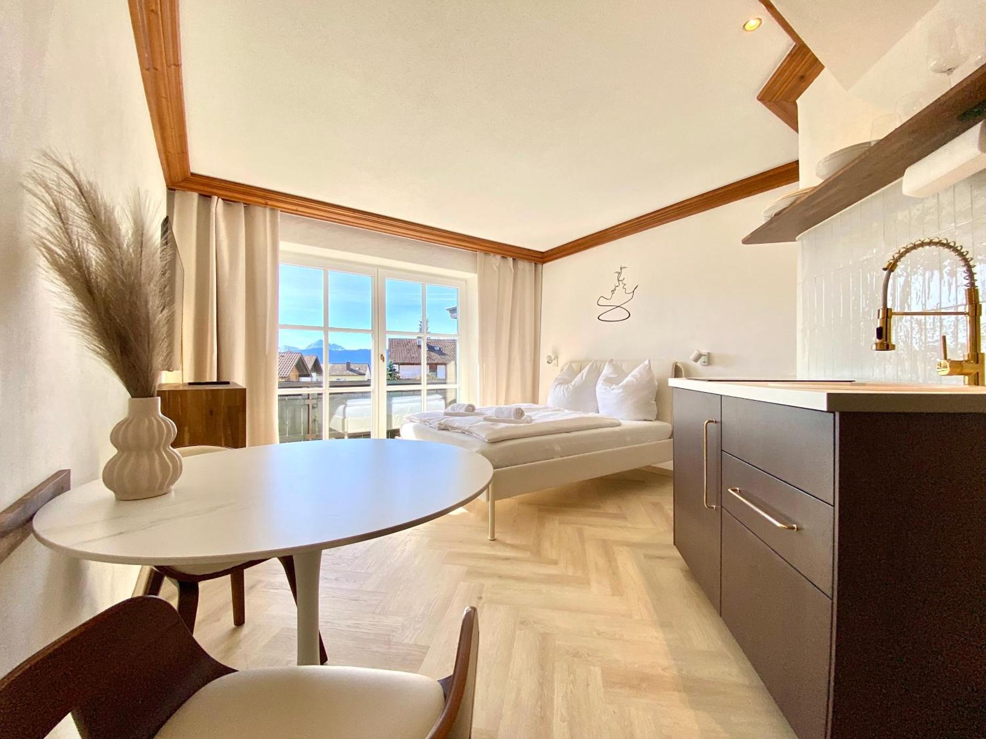 Apartment Butler I Romantic 4two I Kueche I Balkon I Parken I Schlossblick